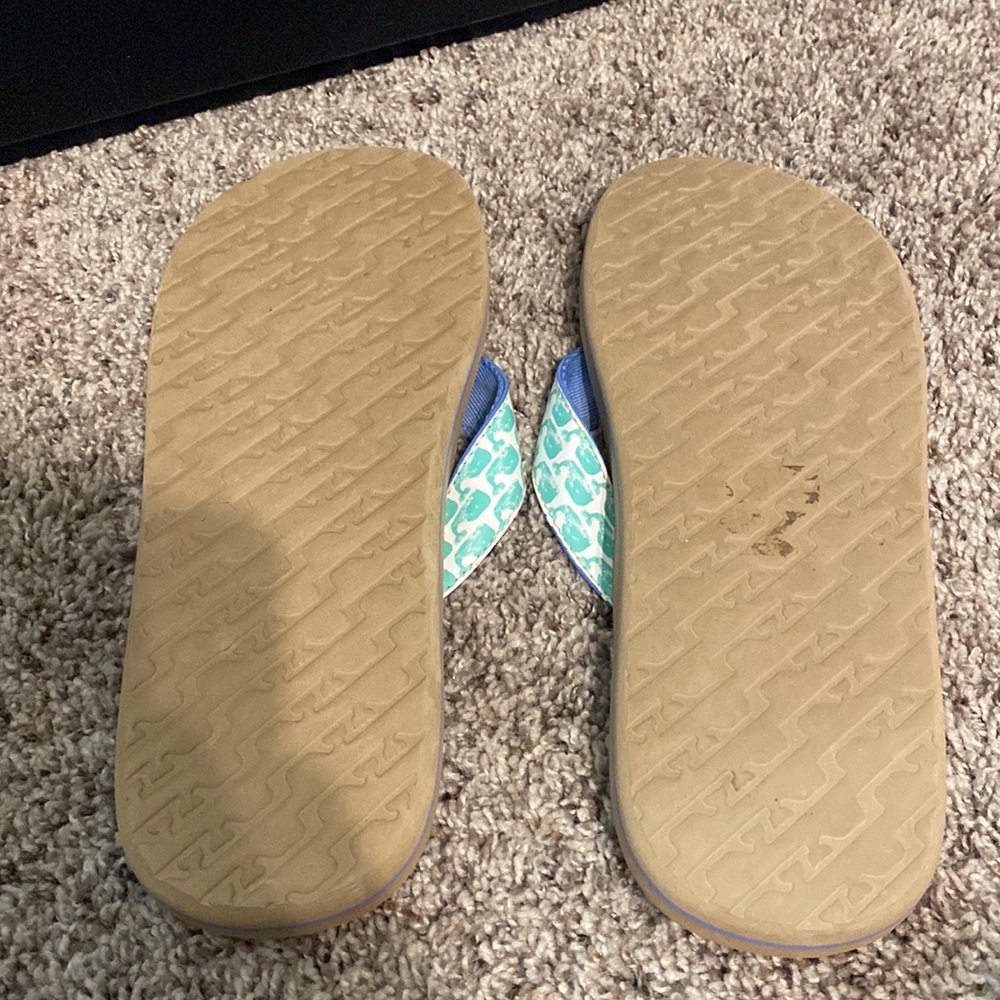 Vineyard vines flip-flops- never worn - Picture 2 of 4